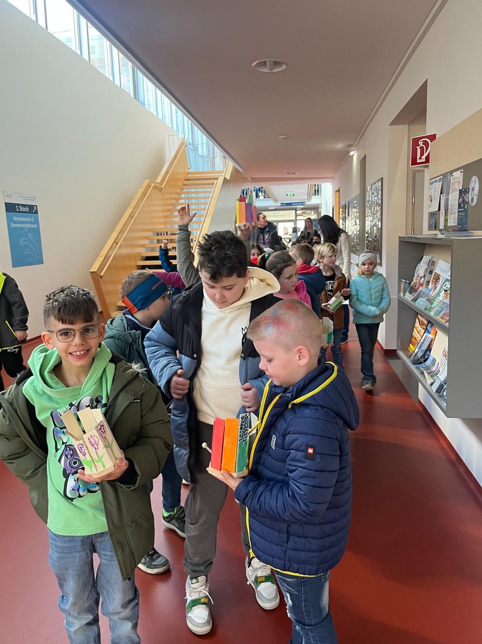 Die Kinder im Eingangsbereich des PBZ.
