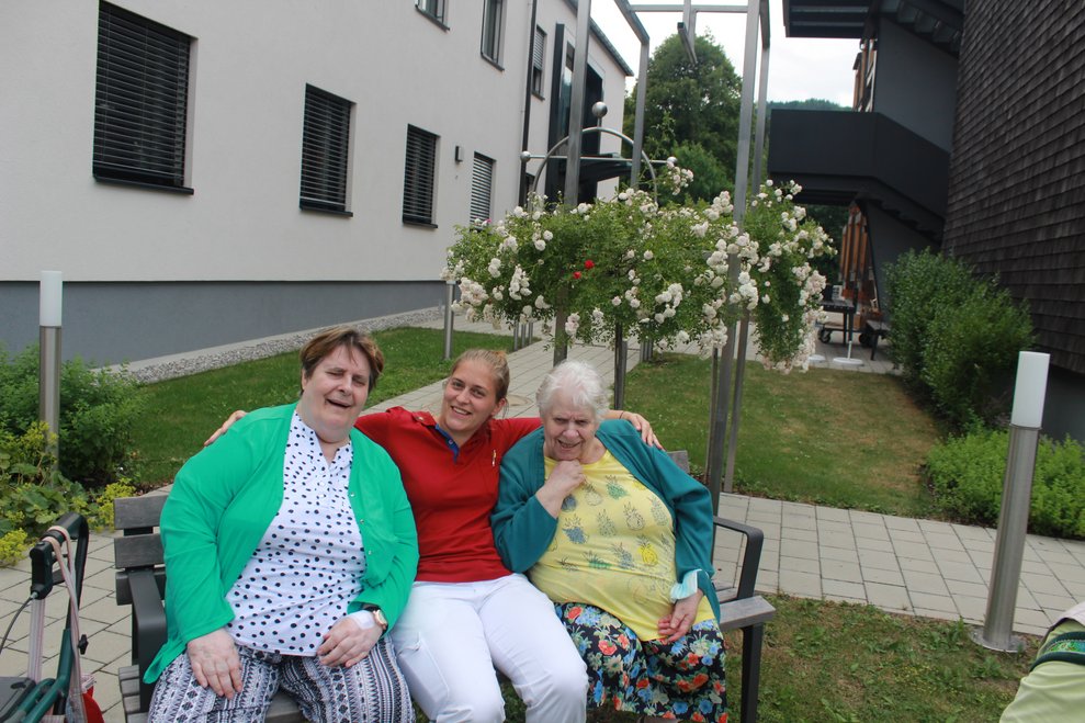 Musikabend im Rosengarten mit Stockbrot