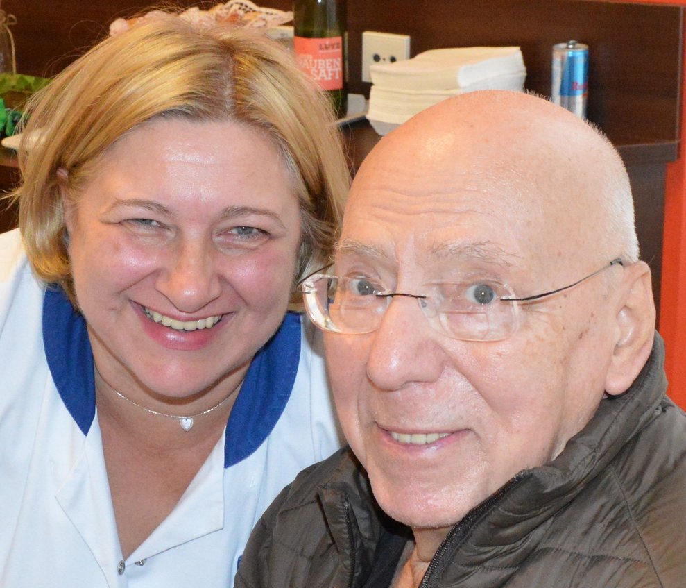 Eine Frau und ein Mann.