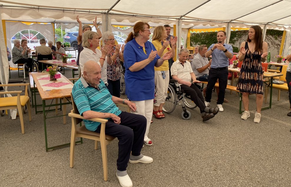 ...gesungen, getanzt und geklatscht.