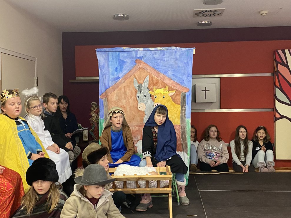 Natürlich gibt es auch eine Krippe mit dem Jesuskind.