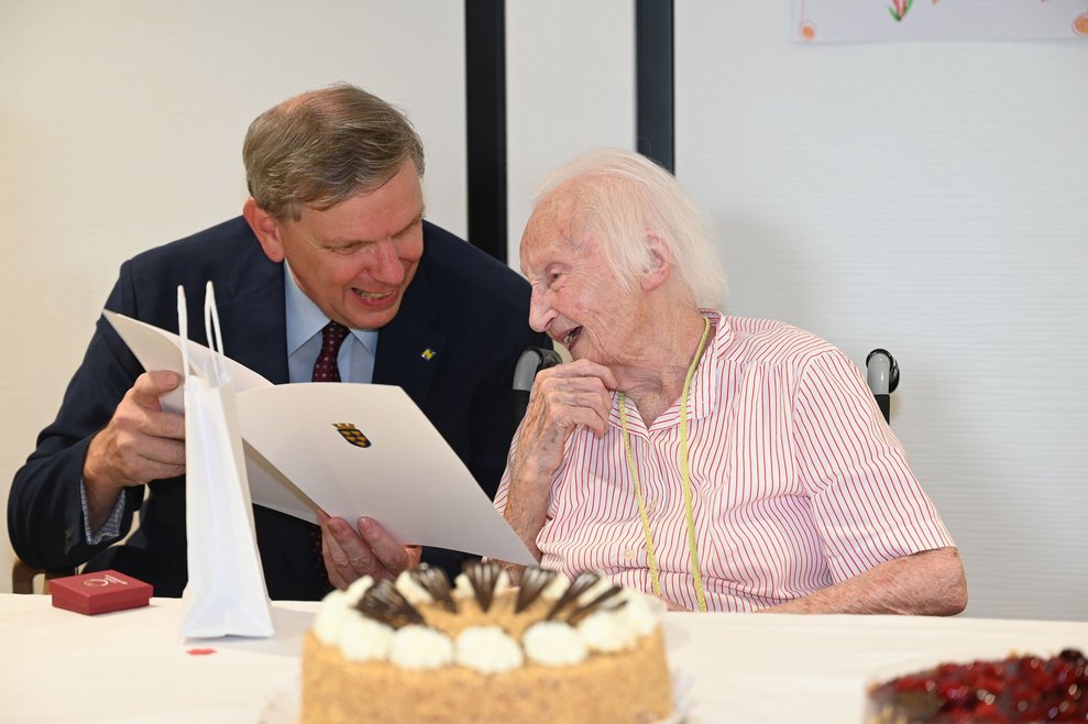 "Alles erdenklich Gute zu Ihrem 100. Geburtstag!"