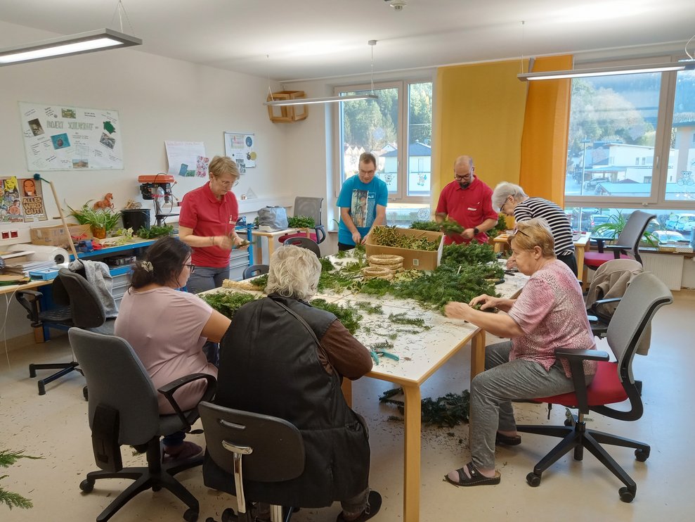Es geht hoch her in der Werkstätte unseres Wohnbereiches Sprungbrett.