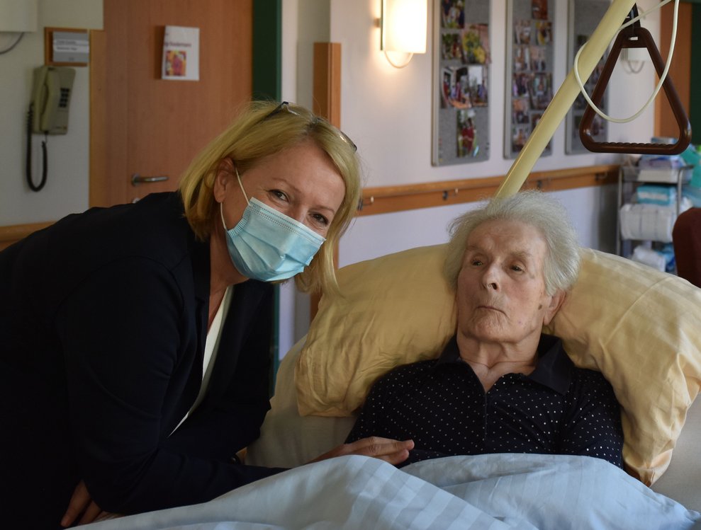 Liebe Frau Döcker Anna, alles Gute zum 88. Geburtstag.