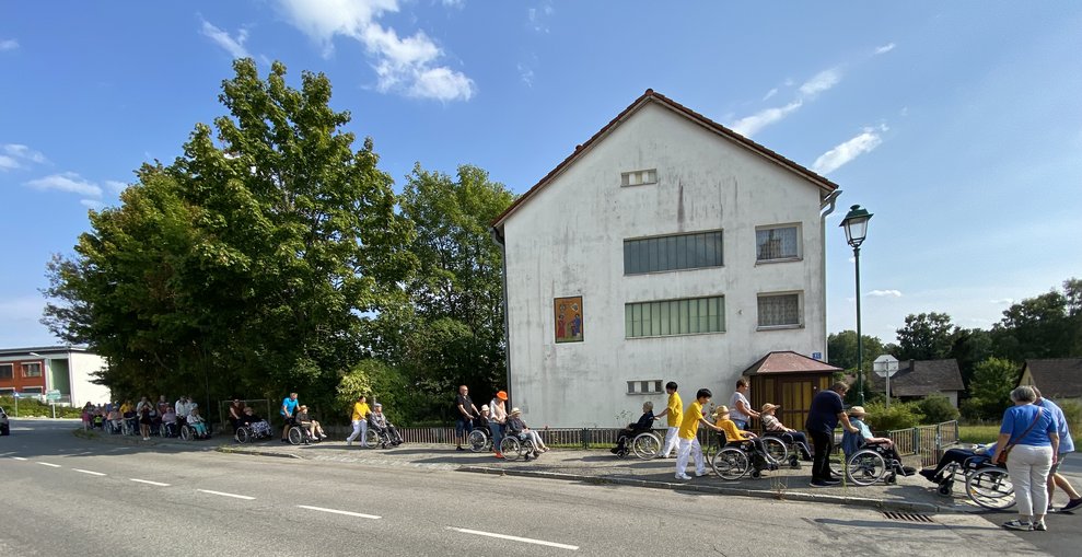 ...zieht Richtung Stadtplatz.