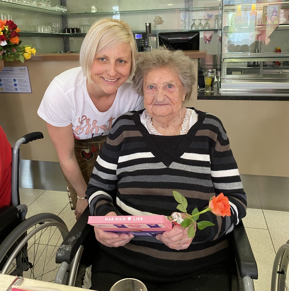 Frau Breinhölder hat mit ihren 100 Jahren schon sehr viele Muttertage gefeiert.