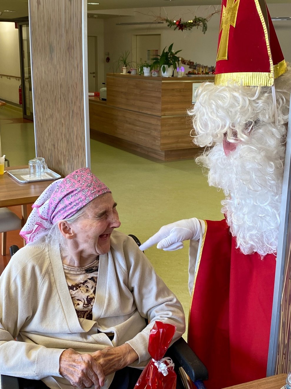 Große Erheiterung bei Frau Katzgraber.
