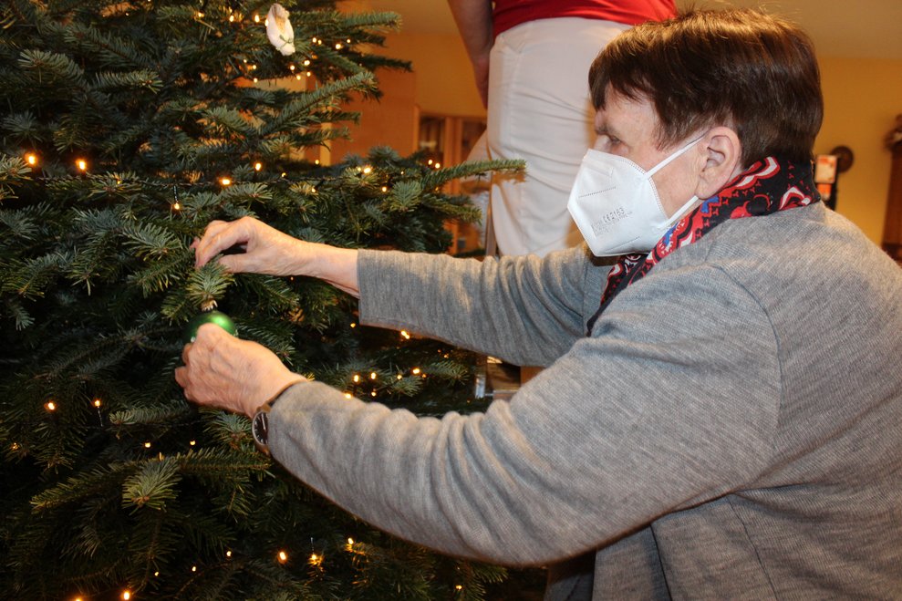 Christbäume schmücken