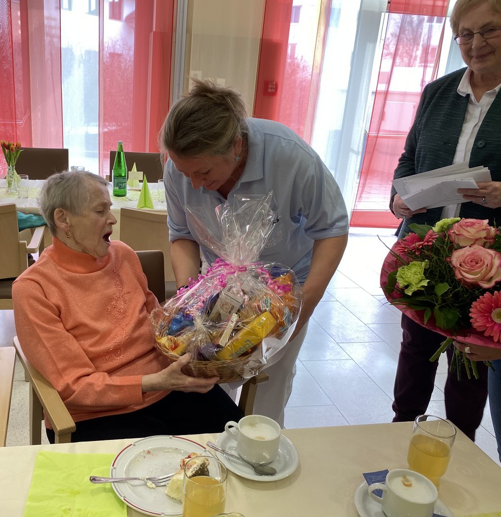 Frau Fida feiert ihren 90. Geburtstag...