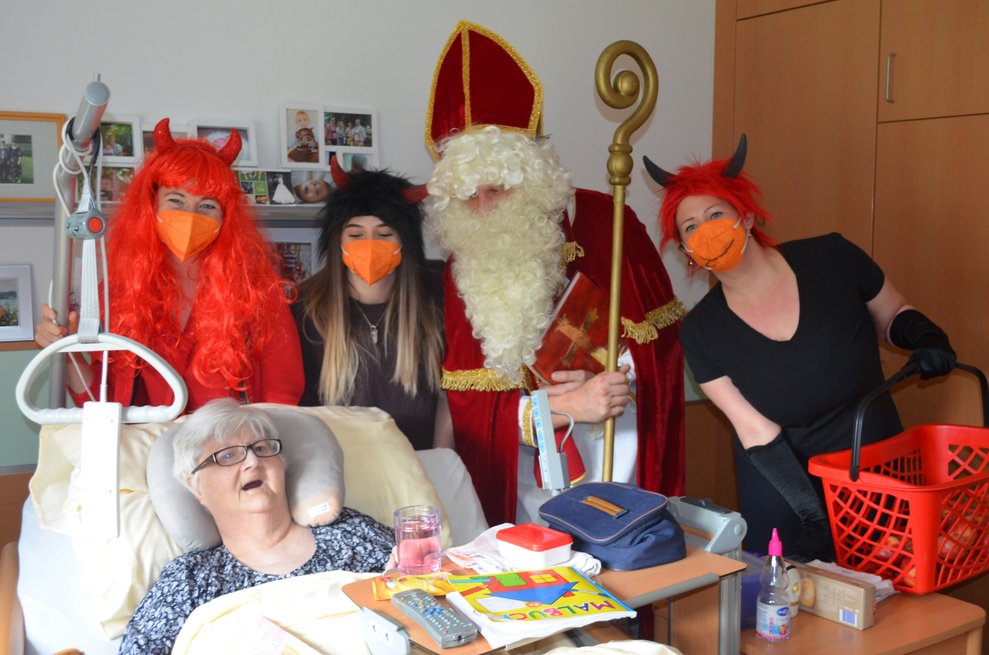 Bewohnerin im Zimmer 