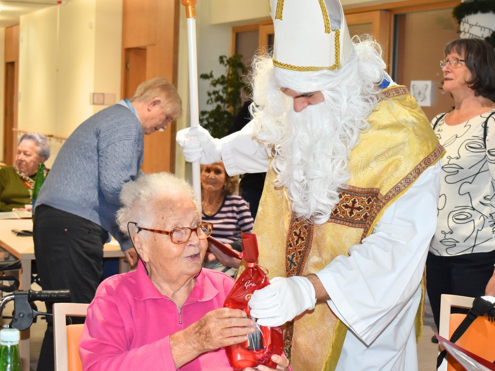 Glückliche Gesichter beim Besuch vom Nikolaus 