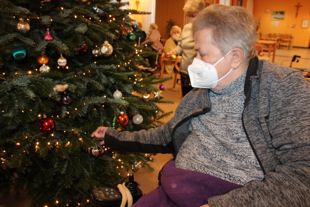 Christbäume schmücken