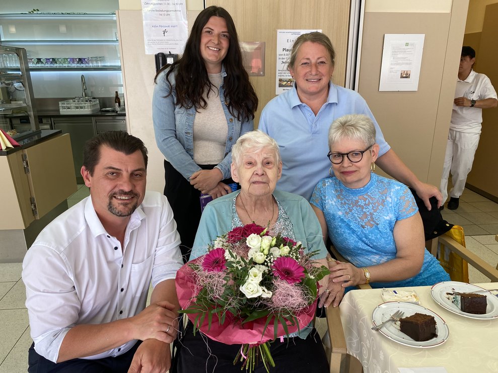 Frau Klapil feiert ihren 85. Geburtstag...
