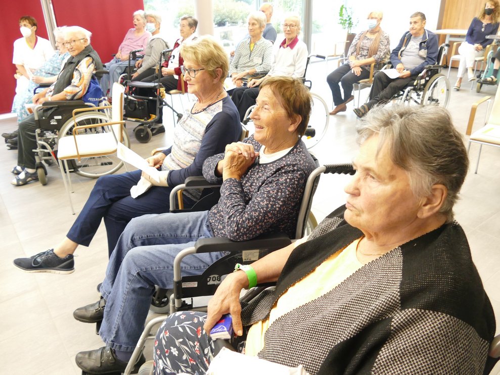 Gebannte ZuhörerInnen.