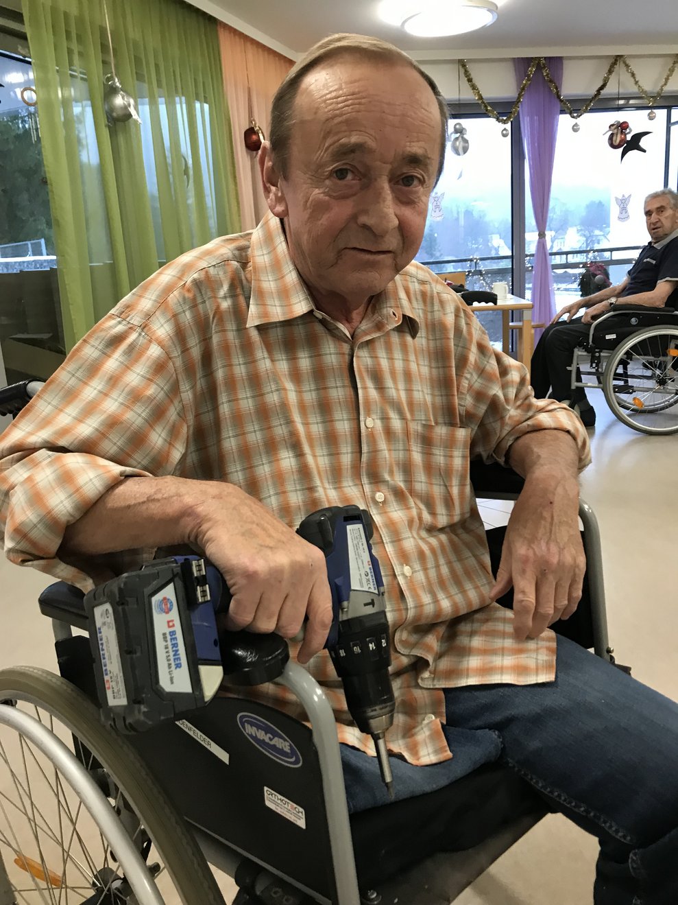 Mann mit Werkzeug