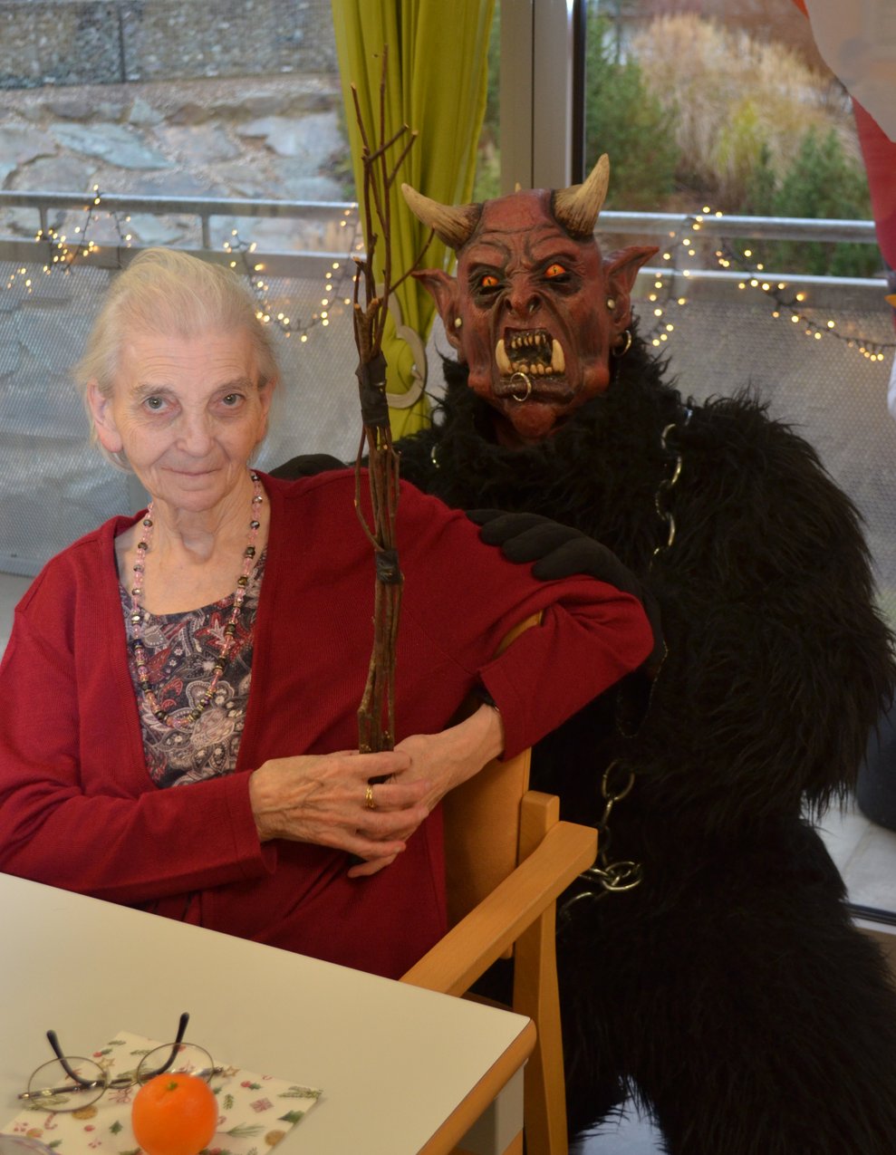 Bewohnerin posierte mit Krampus