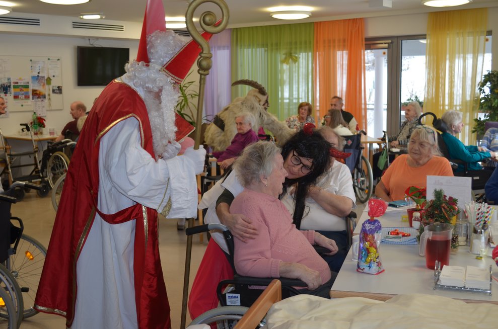 Großer Besuch im Speisesaal.