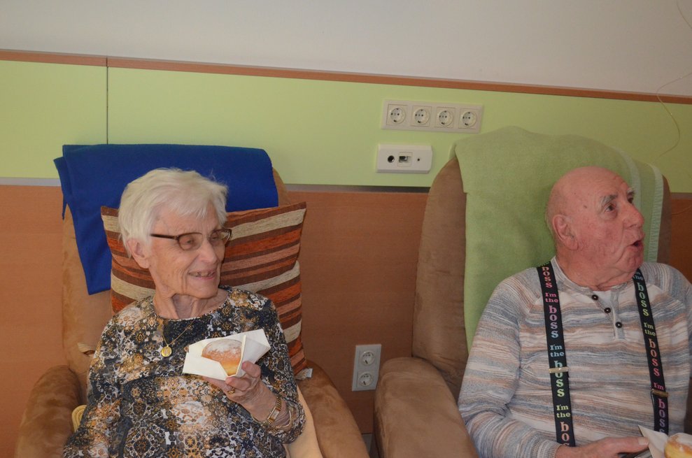 Zwei Bewohner im Zimmer