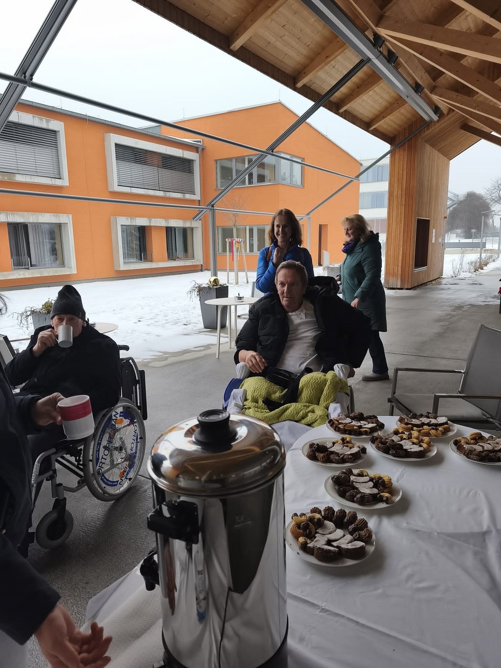 Fröhliches Punschen im PBZ Korneuburg 