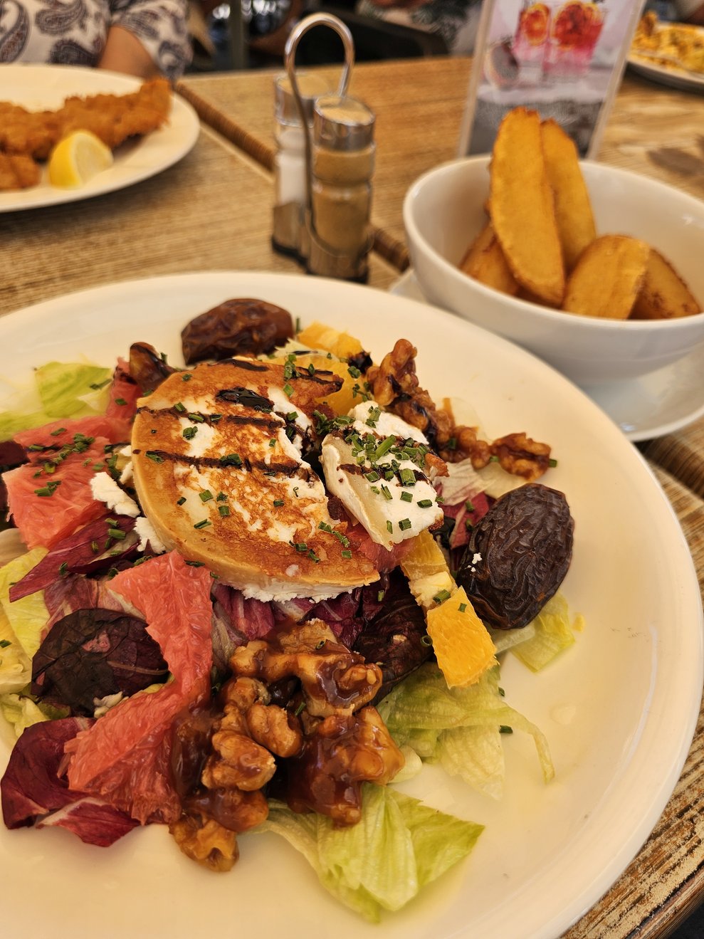 Gemeinsames Mittagessen im Laxenburgerhof.