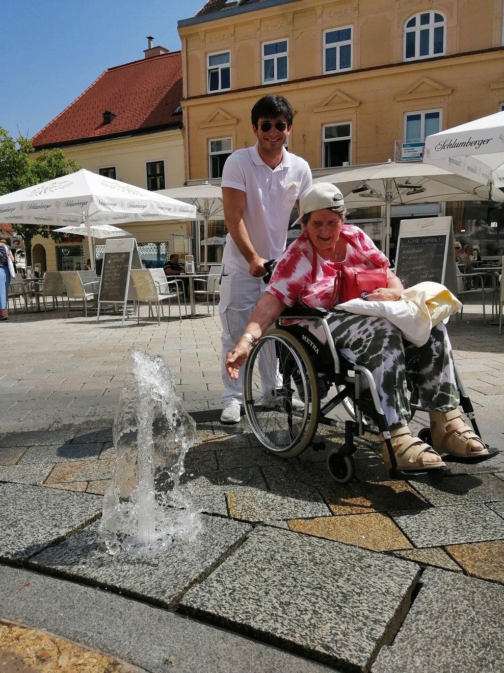 Bewohnerin mit Zivildiener