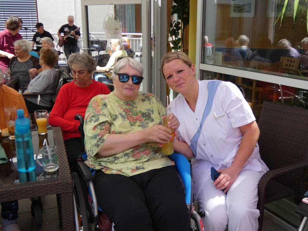 2 Frauen