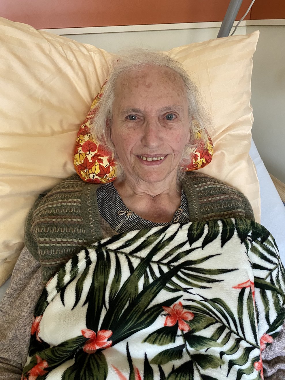Frau Habesohn probiert das Herz gleich aus und ist begeistert davon.