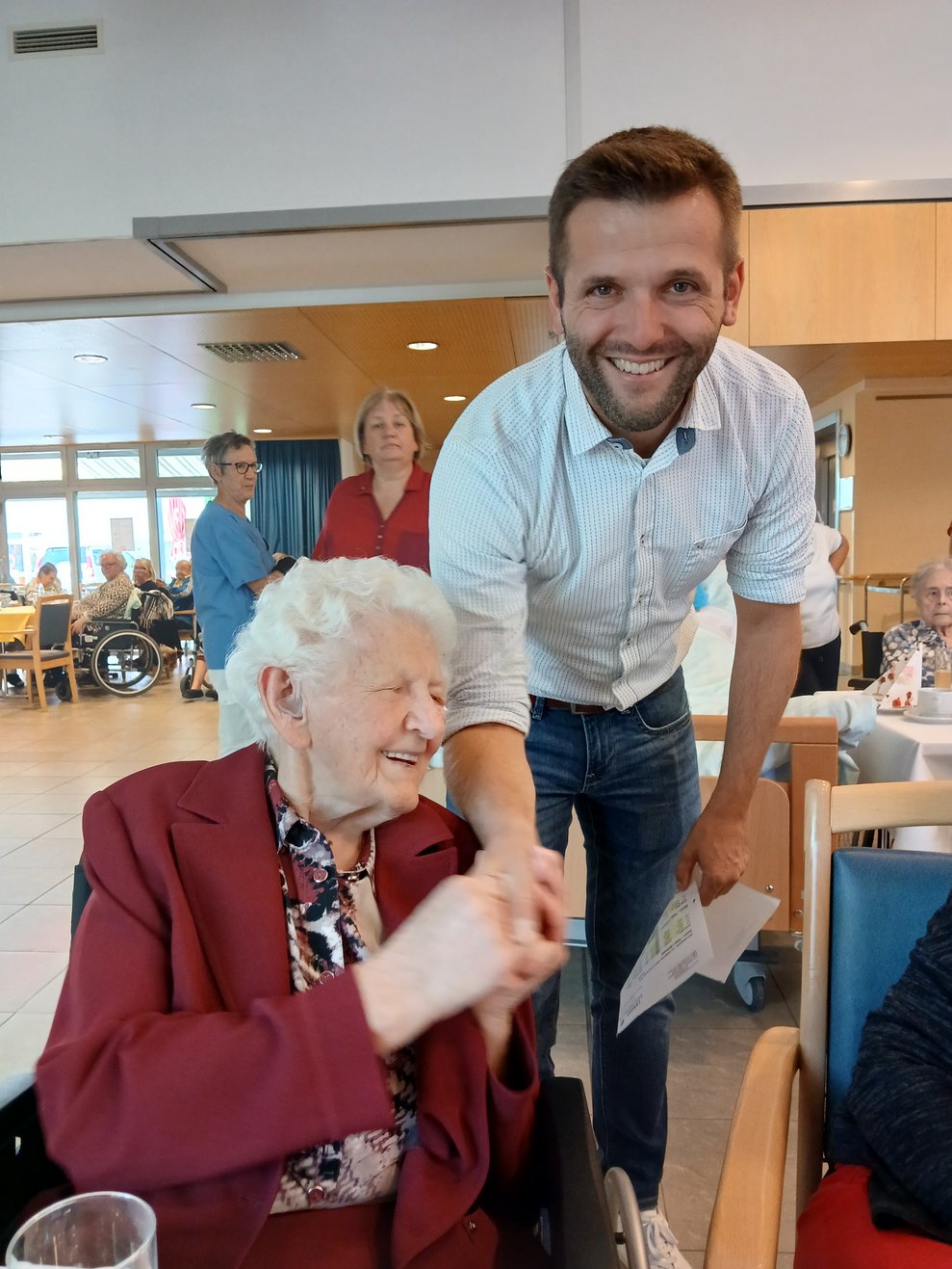 Jubilarin mit Direktor