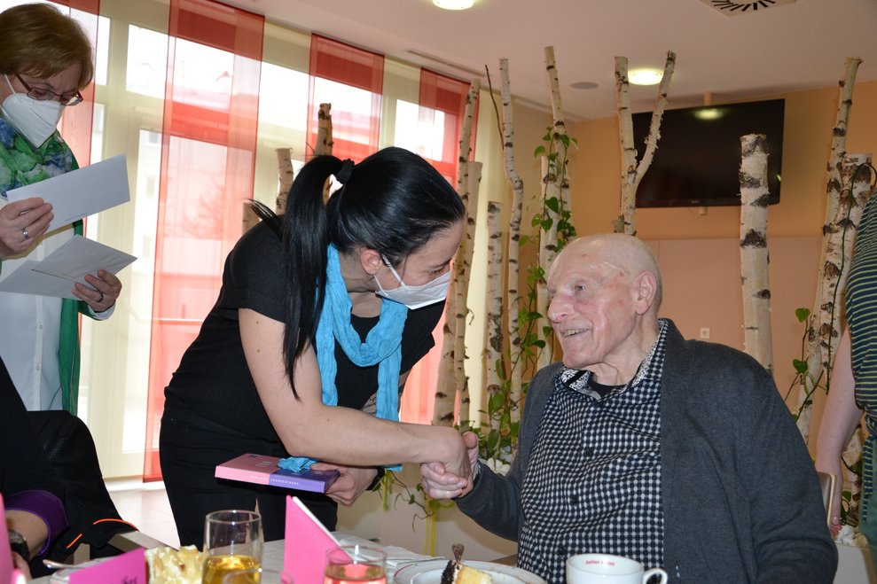 ...und Herr Anibas freuten sich über die Glückwünsche zum 87. Geburtstag.