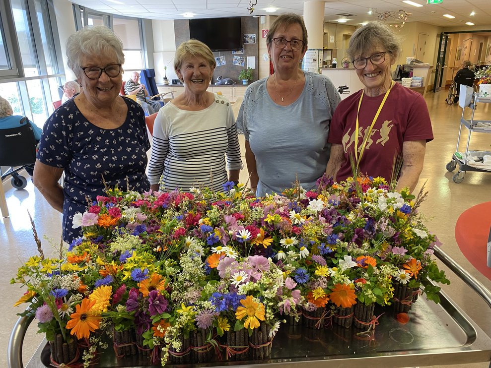 Danke an die freiwilligen "Blumenfeen."