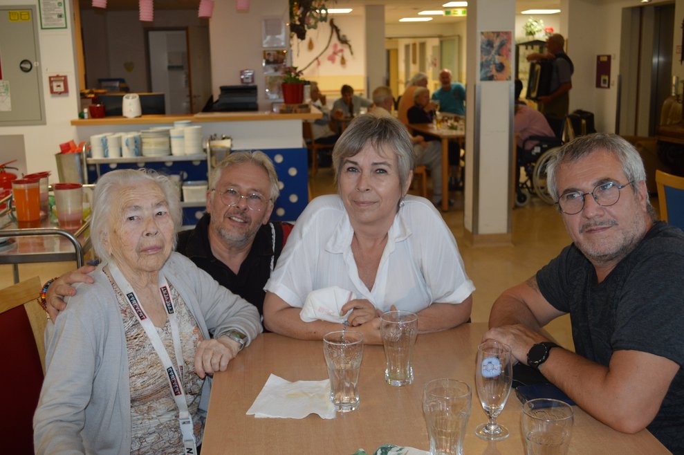 Frau Samidits mit Familie