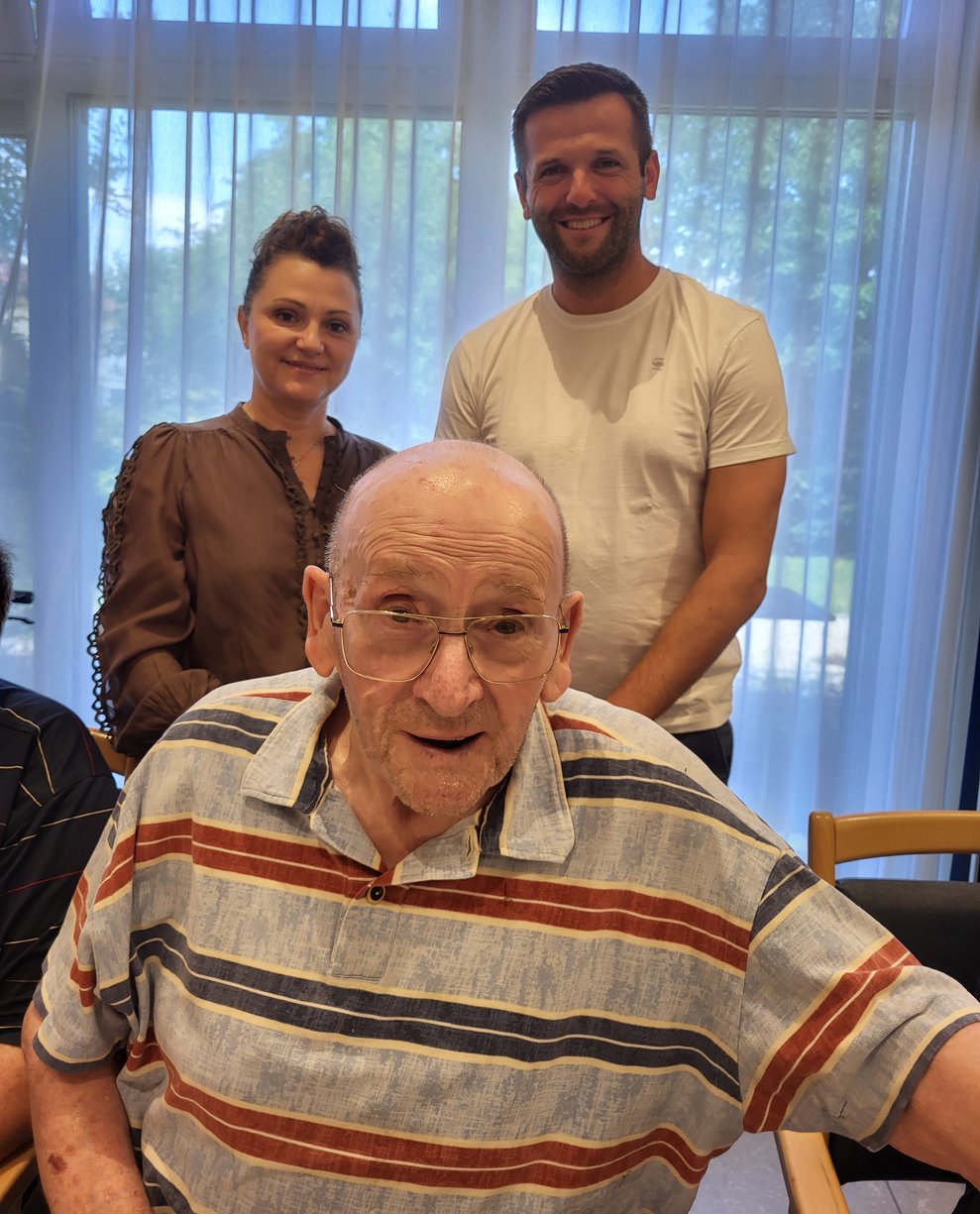 Jubilar mit Gratulanten