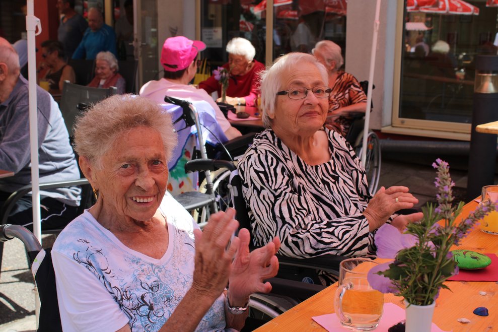 lachende Damen