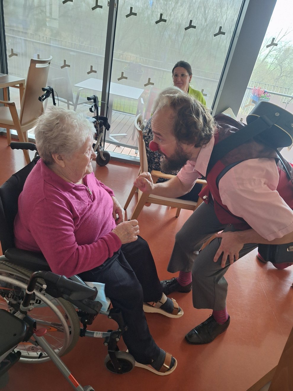 Ja, Grüß Gott Frau Schwarz. Es freut mich sehr, Sie kennenzulernen.