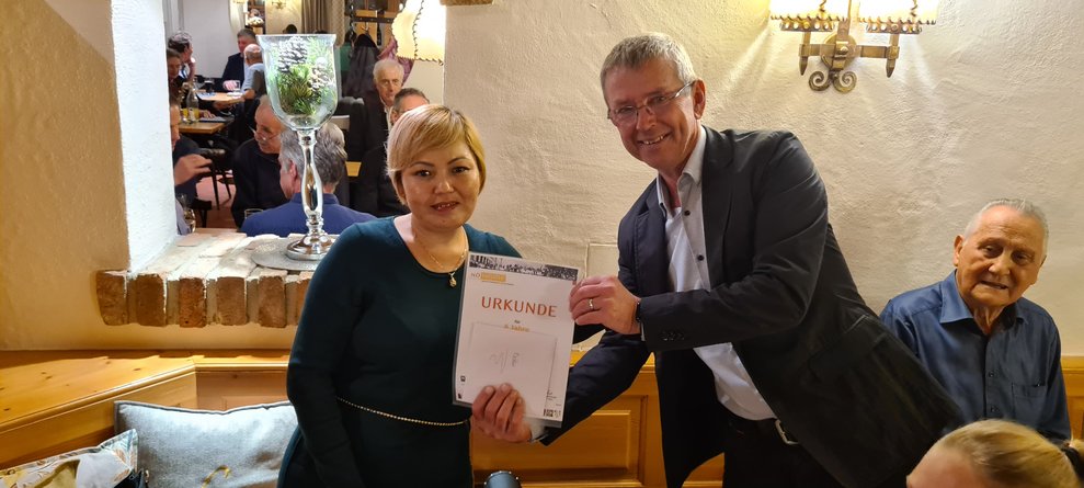 Hauptamtliche und ehrenamtliche Mitarbeiterin Bolor bekam eine Urkunde für 6 Jahre ehrenamtliche Tätigkeit.