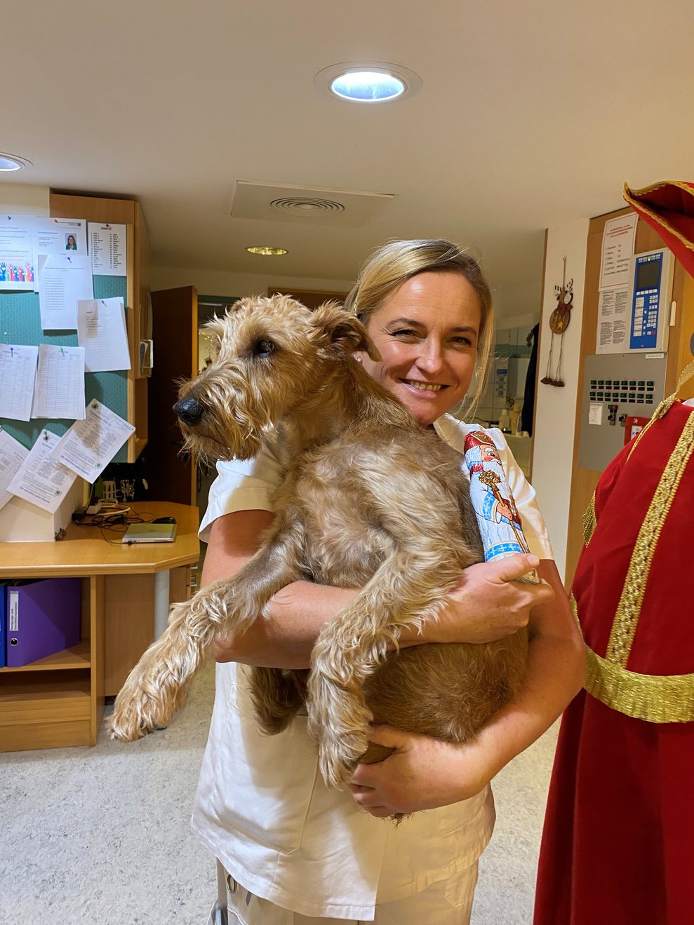 Hund Willi freut sich auch über den Besuch vom Nikolaus