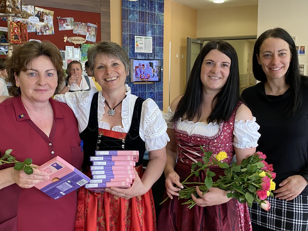 Auch auf die Mitarbeiterinnen wird nicht vergessen...