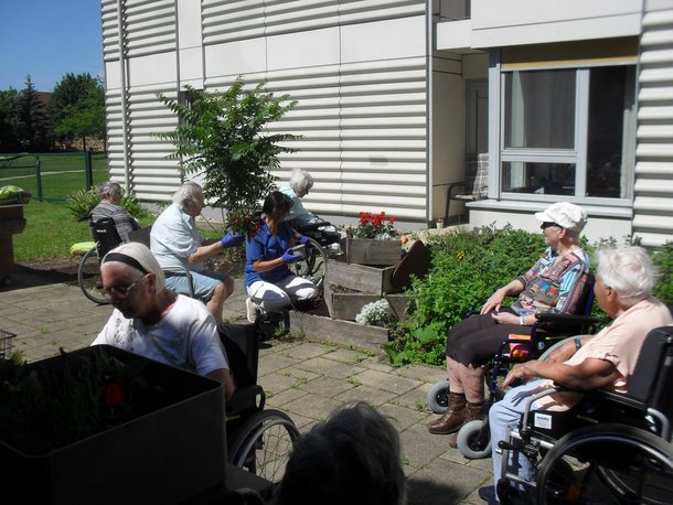 Viel Freude bei der Arbeit in unserem Garten.