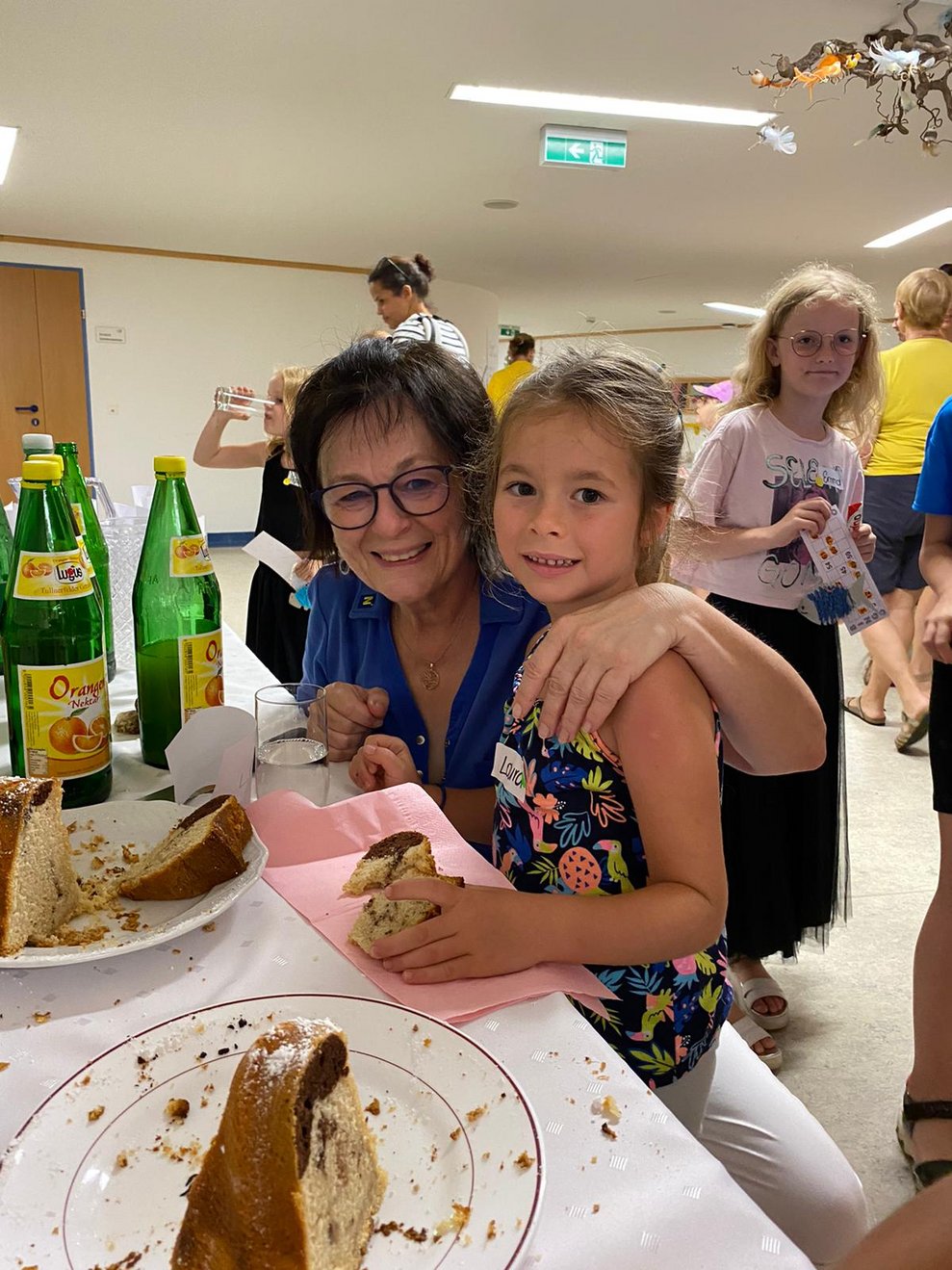Laura mit Oma Andrea
