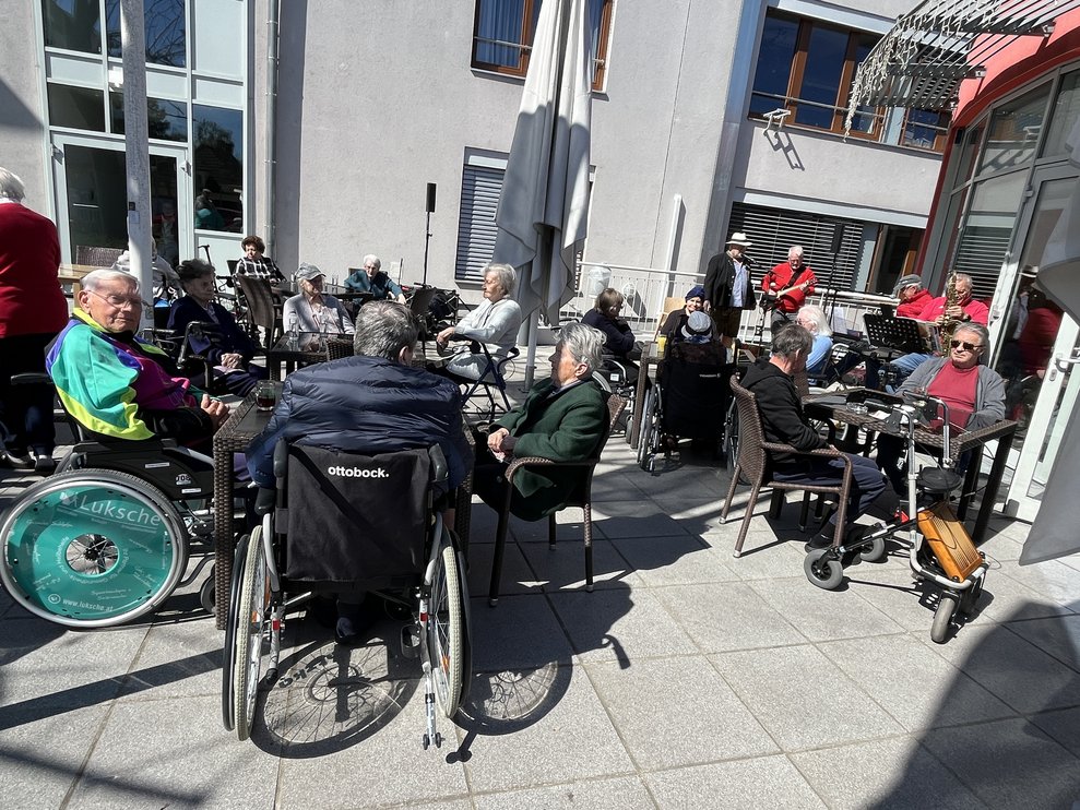 Kaffeehausterrasse PBZ