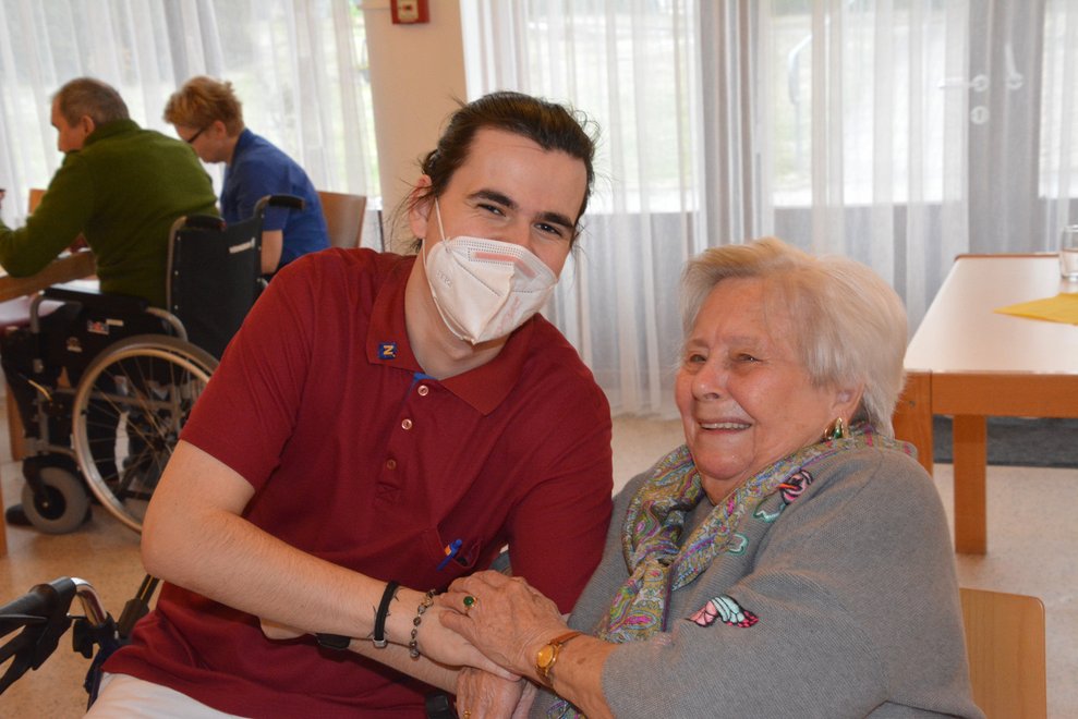 Praktikant Christoph mit Frau Wiesler.