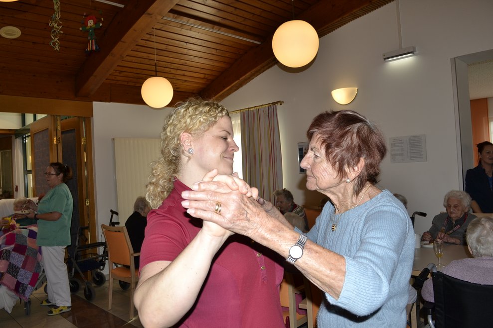 Frauen tanzen