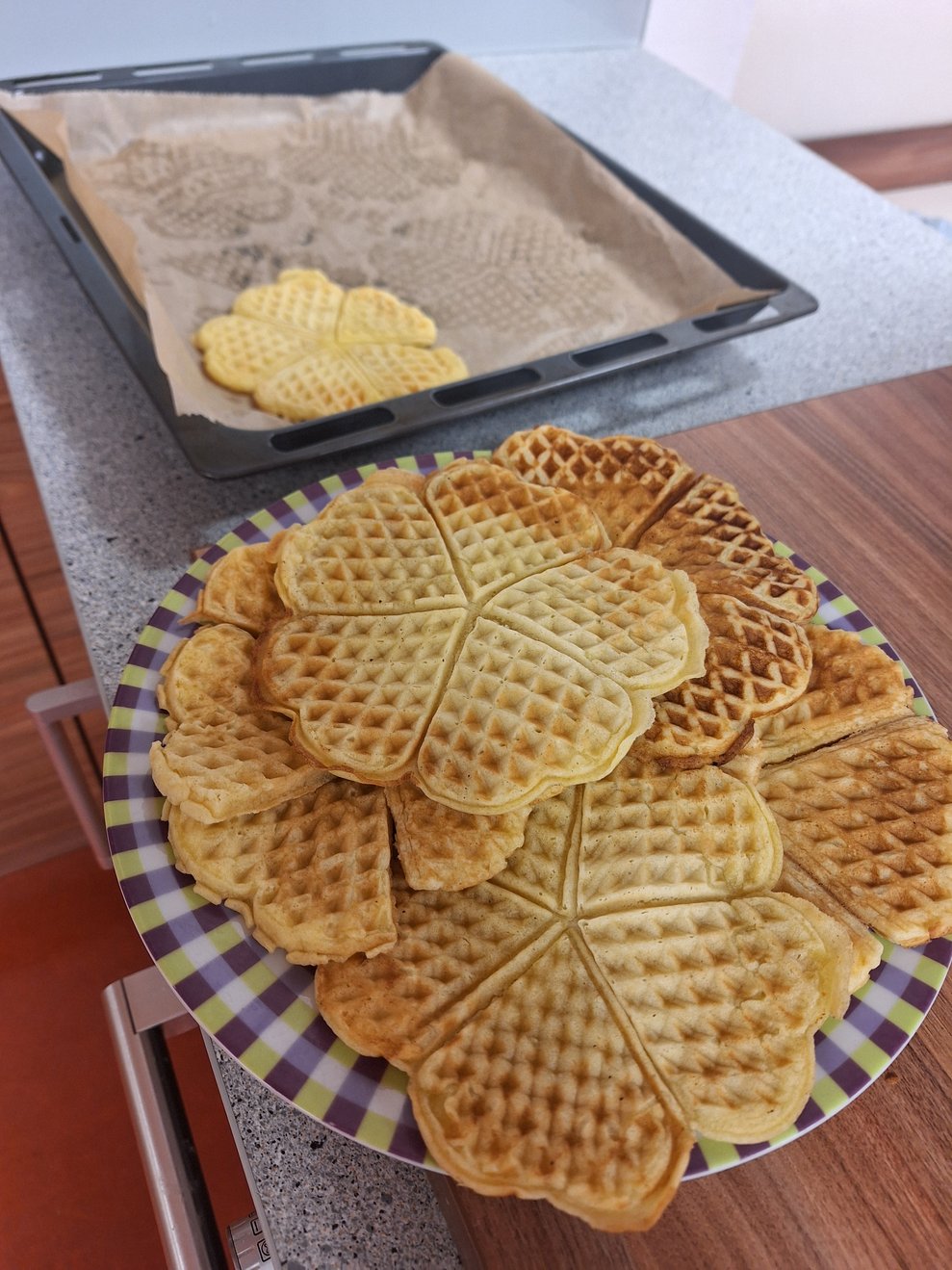Zum Jahresabschluss gibt es selbst zubereitete Waffeln - ein Genuss für die Sinne.