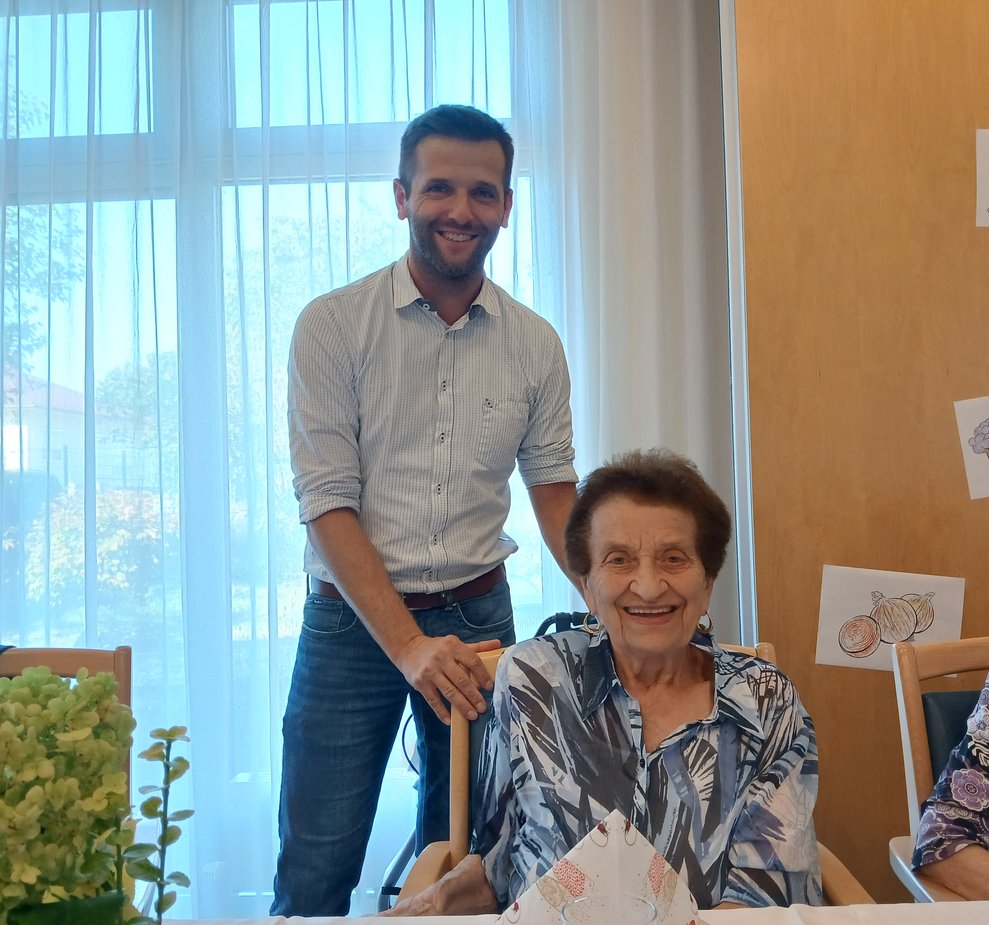 Jubilarin mit Direktor