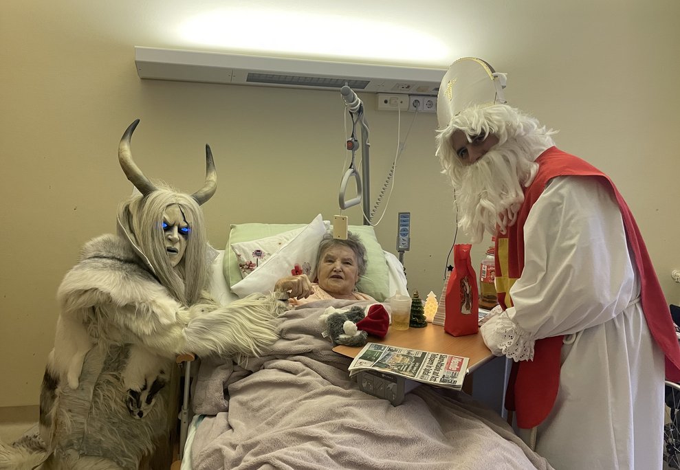 Zimmerbesuch von Nikolo und Krampus.