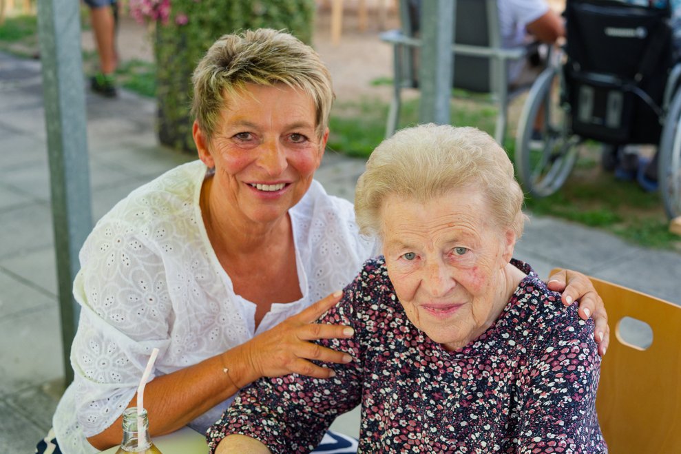 Zwei Frauen.