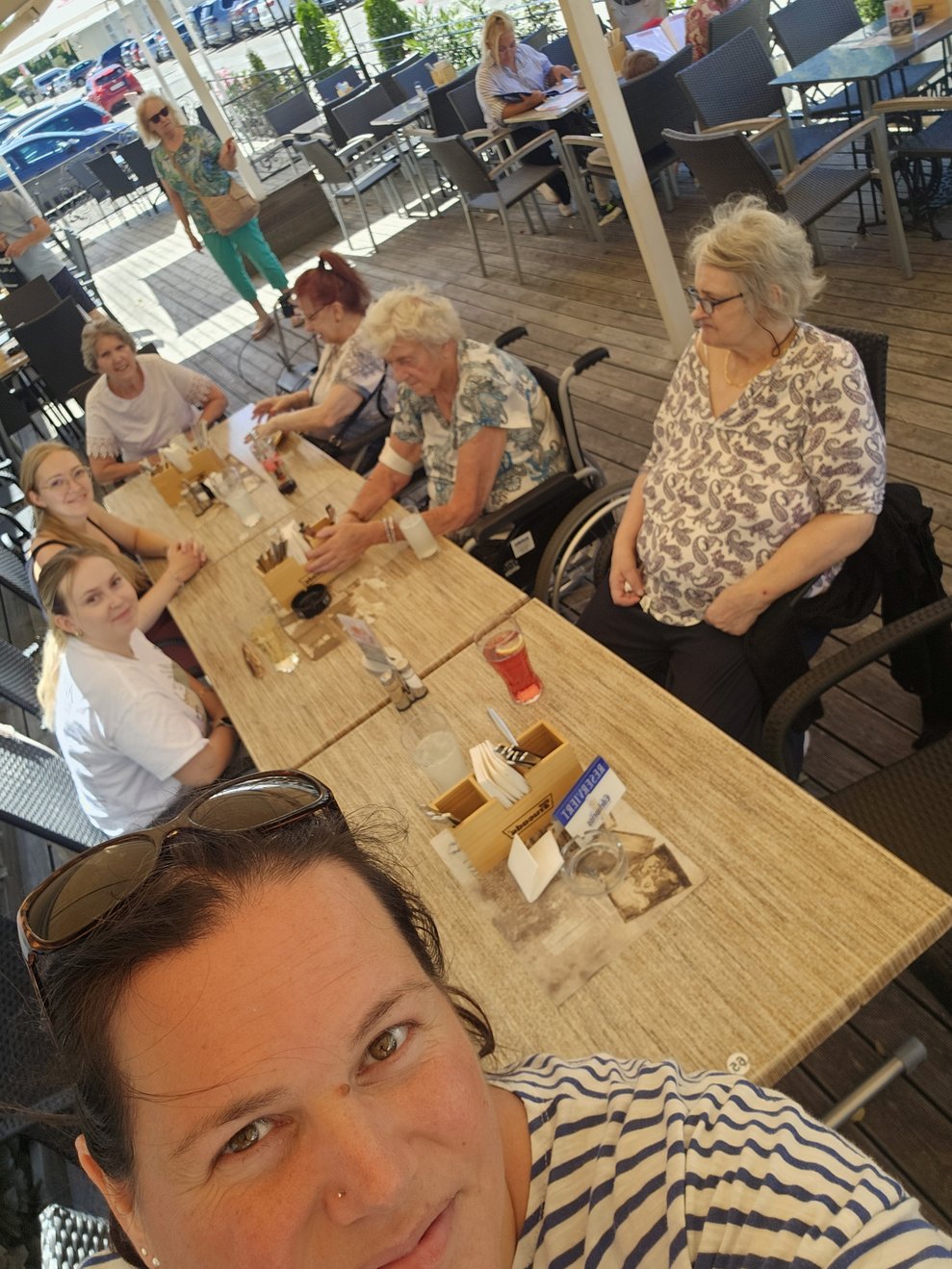 Wir warten bereits gespannt auf unser Essen.