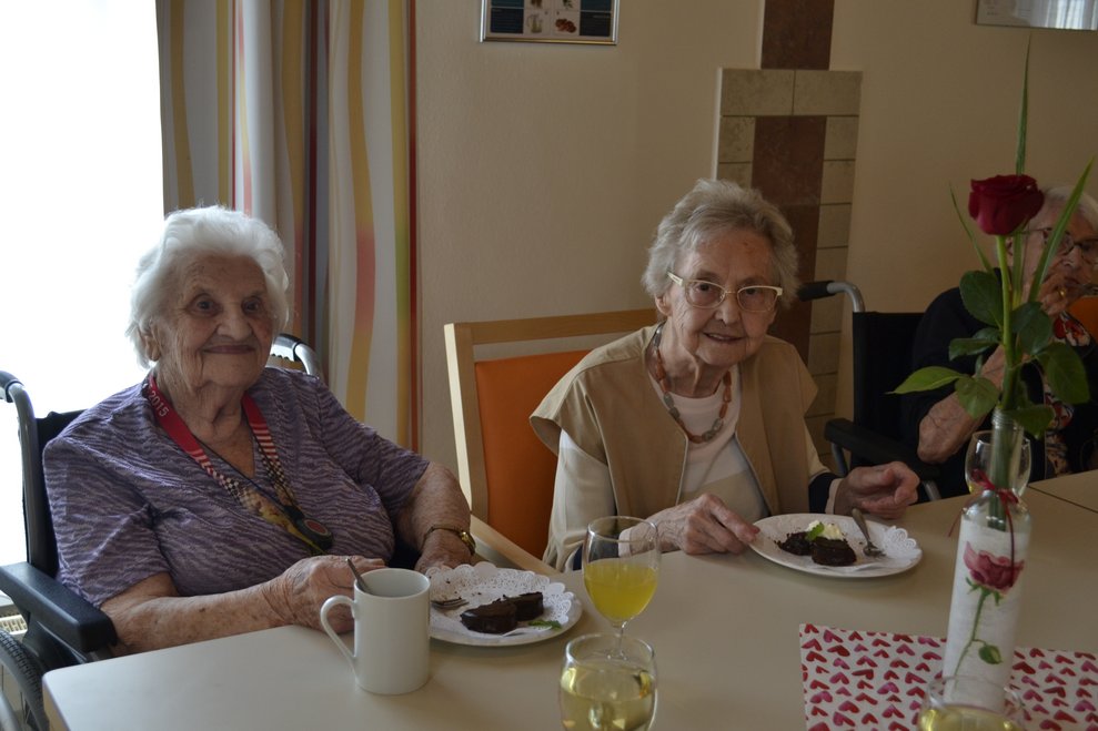 Frauen essen