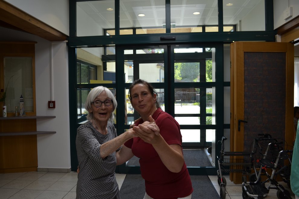 Frauen tanzen