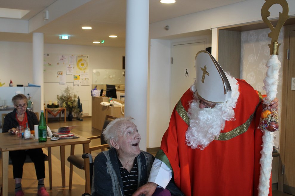 Nikolaus mit Bewohner